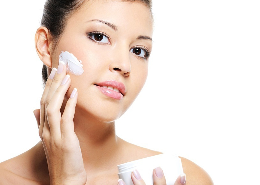 Chỉ nên tắm trắng 2–3 lần mỗi tuần để tránh bào mòn và làm mỏng da.