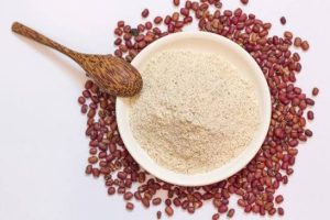Công thức bột đậu đỏ với sữa tươi, mật ong giúp cấp ẩm, kháng viêm và làm mịn da hiệu quả.