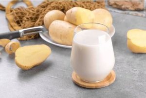 Công thức khoai tây và sữa tươi giúp dưỡng ẩm sâu, làm dịu và phục hồi độ mềm mượt cho làn da khô nhạy cảm.
