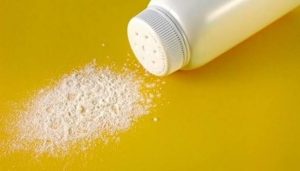 Phấn rôm chỉ phủ bột phản xạ ánh sáng tạo hiệu ứng trắng tức thì bề mặt.