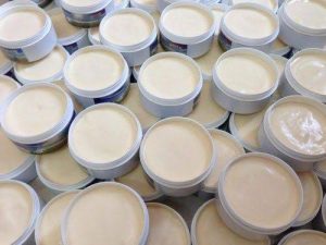 Công thức kết hợp Vitamin C và Niacinamide giúp nhân đôi hiệu quả chống oxy hóa, ức chế melanin và dưỡng sáng đều màu da.