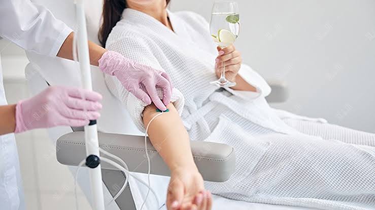 Tắm trắng hay truyền trắng: tư vấn bác sĩ da liễu