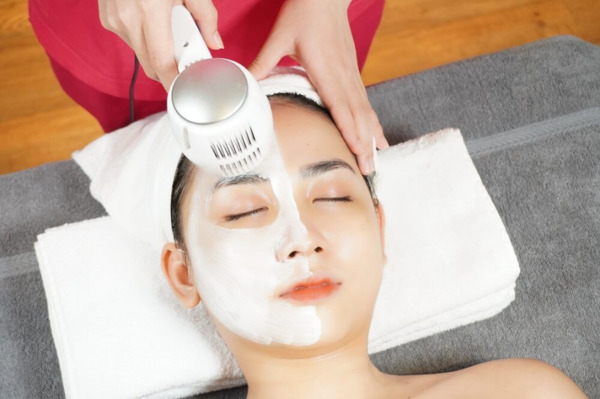 Chăm sóc cơ bản giúp da sạch sâu, mềm mịn tức thì trong 45–90 phút nhưng hiệu quả sáng da không duy trì được lâu dài.