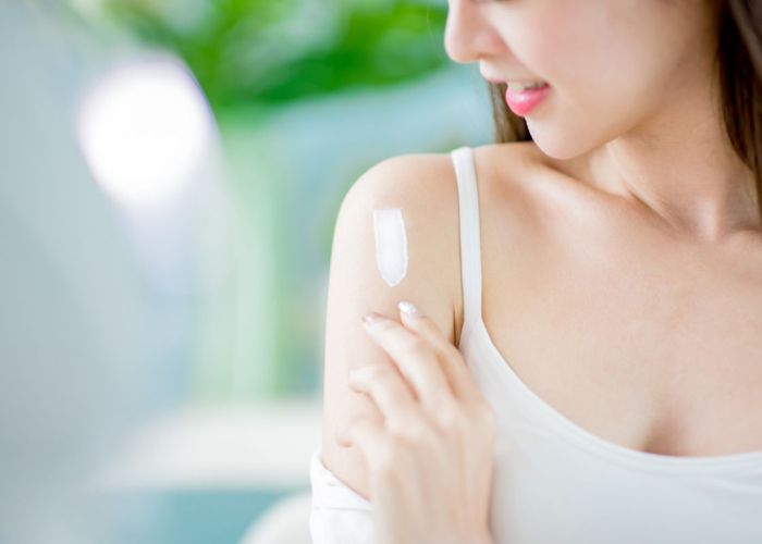 Cải thiện da ngăm đen cần bảo vệ bằng kem chống nắng hàng ngày kết hợp nuôi dưỡng chuyên sâu từ bên trong.