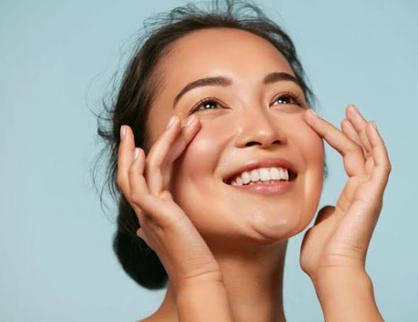 Da đen bẩm sinh do di truyền chỉ có thể nâng tông, sáng khỏe hơn chứ không thể đổi màu hoàn toàn.