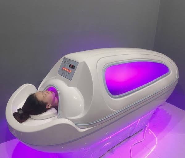 Sóng nhiệt làm tăng thân nhiệt và biến động tuần hoàn máu mẹ, dễ gây thiếu oxy thai nhi, đặc biệt nguy hiểm trong 3 tháng đầu.