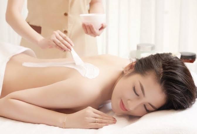 Cơ sở uy tín cần có giấy phép, bác sĩ có chứng chỉ, máy móc hiện đại, phòng ốc chuẩn y tế và nhiều đánh giá tốt.