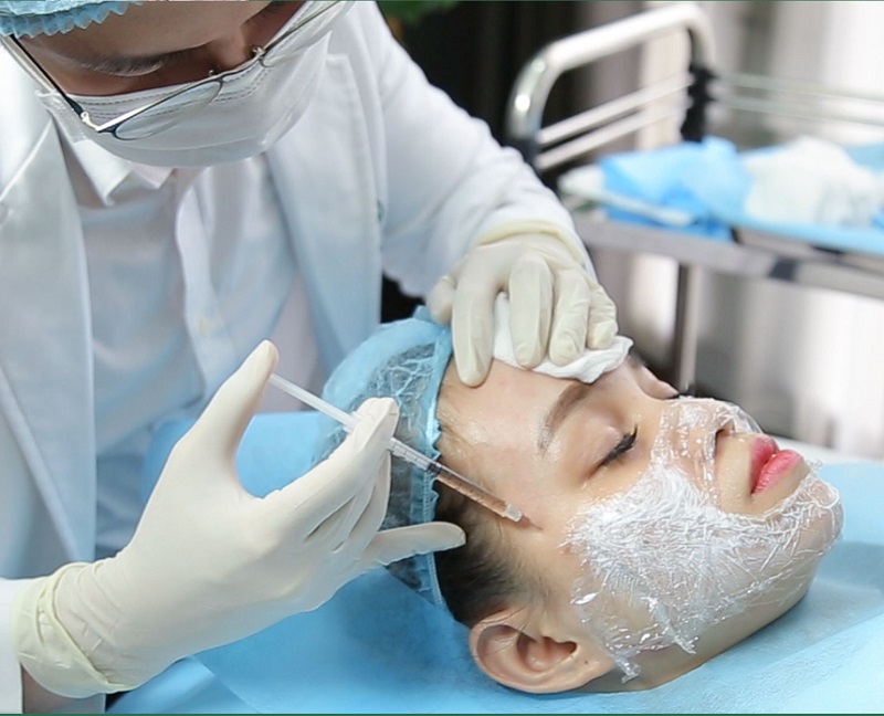 Meso cơ bản chứa HA, vitamin C và peptide có giá 1,5–3 triệu đồng/buổi, phù hợp cấp ẩm, làm sáng nhẹ và duy trì độ khỏe cho da.